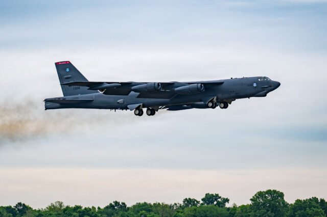B-52 Beyond-line-of-sight Communications